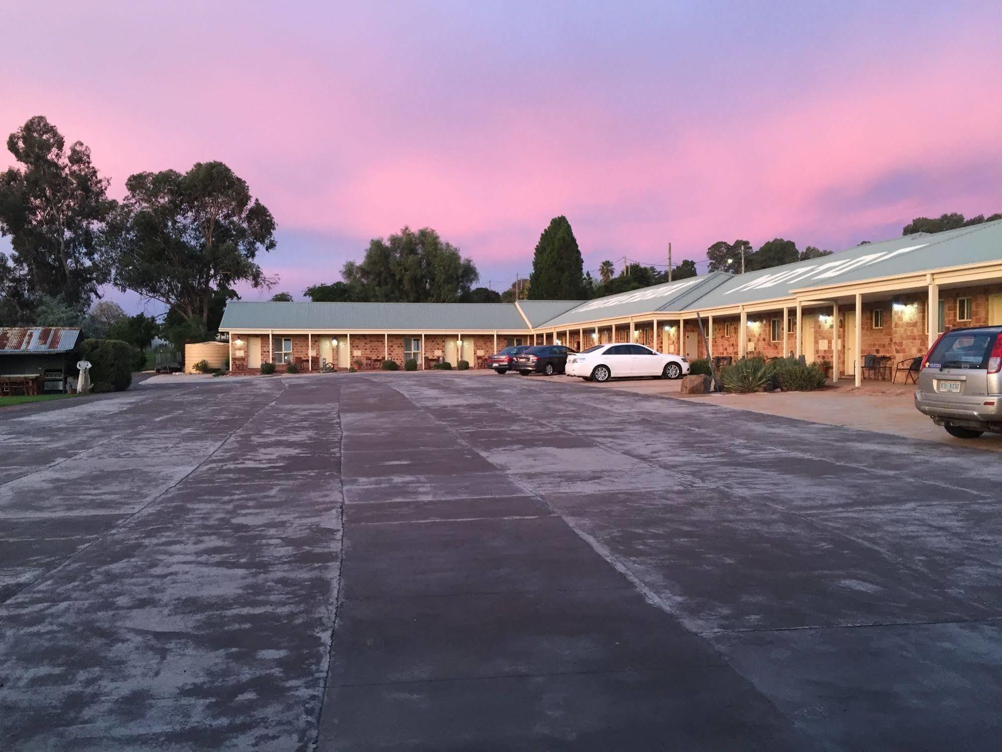 Tuckerbox Motor Inn Gundagai Ngoại thất bức ảnh