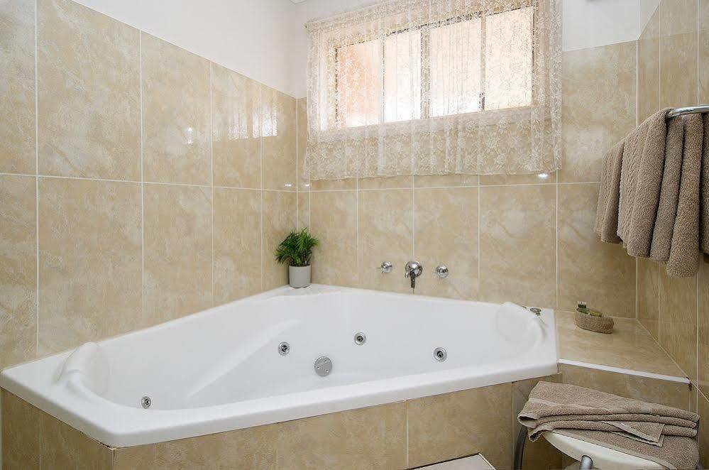 Tuckerbox Motor Inn Gundagai Ngoại thất bức ảnh
