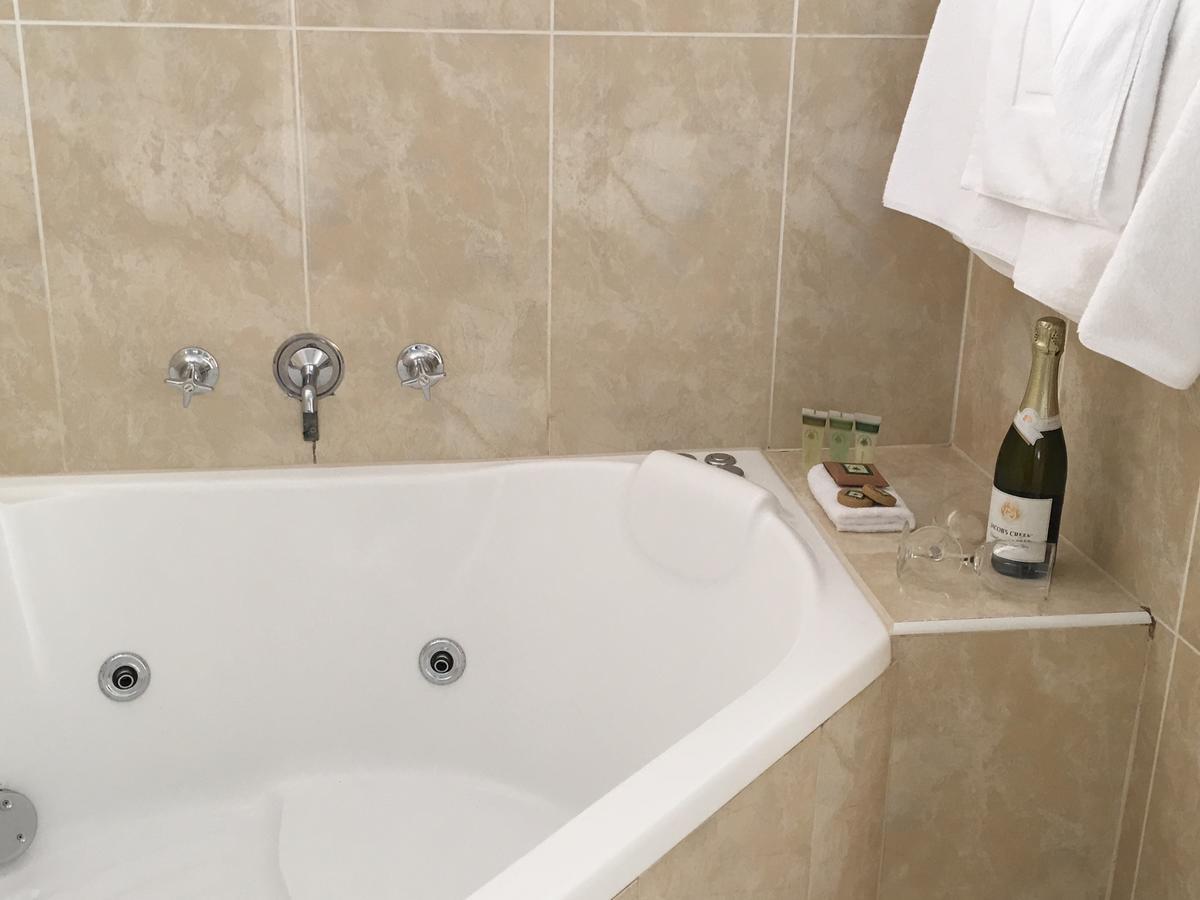 Tuckerbox Motor Inn Gundagai Ngoại thất bức ảnh